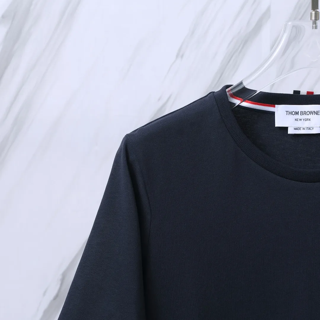 P 105TB # ：T 012A（TB T ） THOM BROWNE TB T 230 Quality + Authentic + Same Style Size：0/1/2/3/4 ：White/Navy Blue